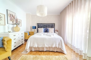 3 habitaciones, tabla de planchar con plancha y cuna de viaje 
