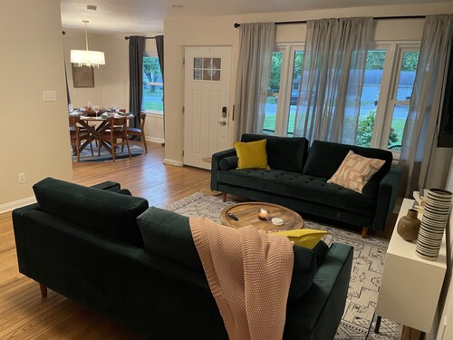 Bright 3-bedroom bungalow 1.3 miles from Ross-Ade