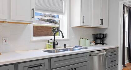 Bright 3-bedroom bungalow 1.3 miles from Ross-Ade