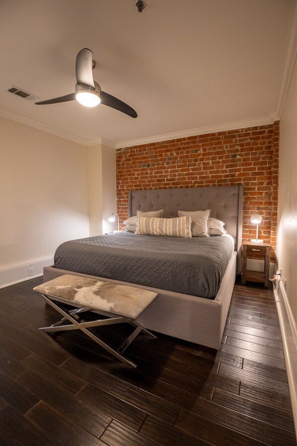 1 chambre, fer et planche à repasser, accès au Wi-Fi (inclus)