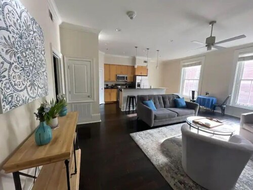 Limited Offer: Cozy Condo by French Quarter