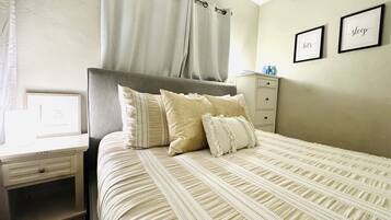 1 slaapkamer, een strijkplank/strijkijzer, gratis wifi, beddengoed