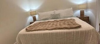 Location Domination-Victorian Apt.-1King-1Queen-2fullbaths