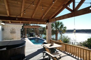 Outdoor dining - Lakefront 3 Bedroom Home with Gorgeous Sunsets and Private Pool & NEW Spa! (Belton)