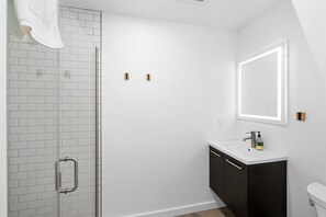 Shower, eco-friendly toiletries, hair dryer, towels - The Yellowstone at Stoner Creek Cabins (Lakeside)