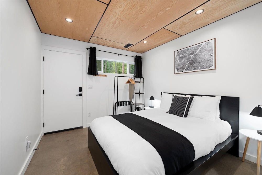 The Clark Fork at Stoner Creek Cabins Lakeside Vrbo