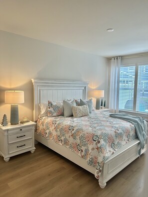 4 bedrooms, desk, iron/ironing board, travel crib