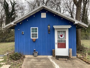 Exterior detail - Cozy studio in quiet neighborhood near downtown (Knoxville)