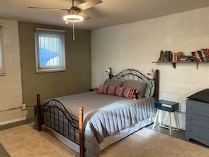 Room - Cozy studio in quiet neighborhood near downtown (Knoxville)