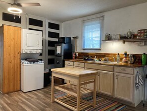 Private kitchen - Cozy studio in quiet neighborhood near downtown (Knoxville)