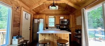 Cozy Cabin on 4 acres - By I-40 - King Bed - Fenced Yard - Deck - Loft - Firepit