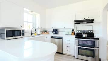 冰箱、微波炉、烤箱、炉灶