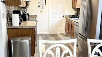 Frigorífic, microones, forn i placa de cuina