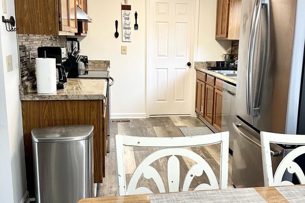 Refrigerador, microondas, horno, placa de cocina