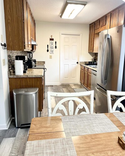 3-5 mins from Goose Pond boat ramps, clean, inviting and many 5 star reviews! 