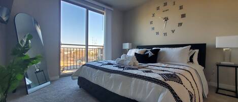 1 室のベッドルーム、デスク、アイロン / アイロン台、WiFi (無料)