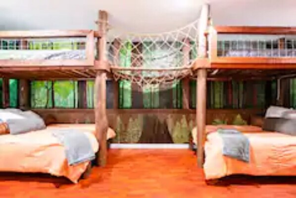 4 chambres, fer et planche à repasser, lit parapluie, Wi-Fi gratuit