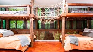 4 bedrooms, iron/ironing board, travel crib, free WiFi