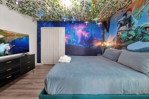 9 sovrum, värdeförvaringsskåp på rummet och skrivbord