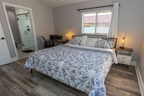 4 Schlafzimmer, Schreibtisch, Reisekinderbett, WLAN