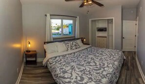 4 bedrooms, desk, travel cot, WiFi