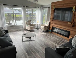 Smart TV, fireplace
