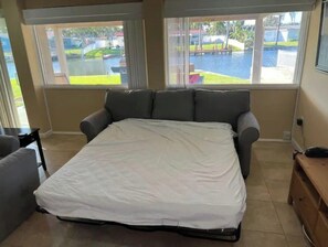 3 bedrooms, travel cot, WiFi, bed sheets