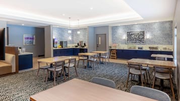 Free daily continental breakfast