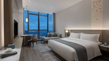 Chambre Deluxe, 1 trĂšs grand lit, non-fumeurs | Minibar, coffres-forts dans les chambres, fer et planche Ă repasser