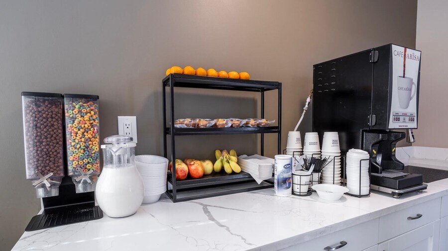 Super 8 by Wyndham Rockford South