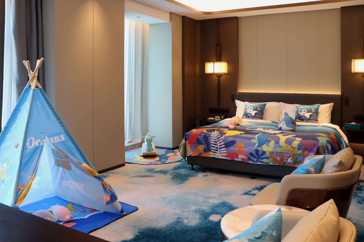 Kamar Keluarga, 1 Tempat Tidur King (Ocean Themed) | Selimut bulu angsa, minibar, brankas, dan meja kerja