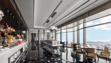 Café da manhã com buffet diário (CNY 138 por pessoa)