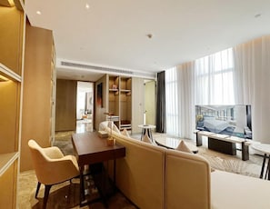 Suite, 1 llit de matrimoni gran, no fumadors (Wyndham) | Roba de llit d'alta qualitat, minibar i caixa forta a l'habitació 
