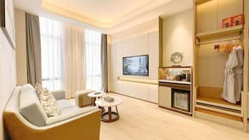 Premier Suite, 1 King Bed, Non Smoking | 1 bedroom, premium bedding, minibar, in-room safe
