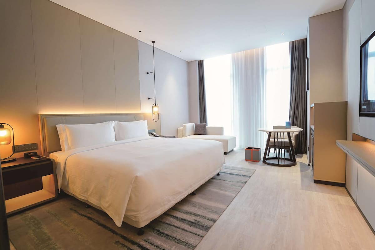 Kamar Deluks, 1 Tempat Tidur King, Bebas Asap Rokok | 1 kamar tidur, seprai premium, minibar, dan brankas