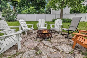 Terrace/patio - Spacious Cottage- walk Downtown- Boat Charter! (Boyne City)