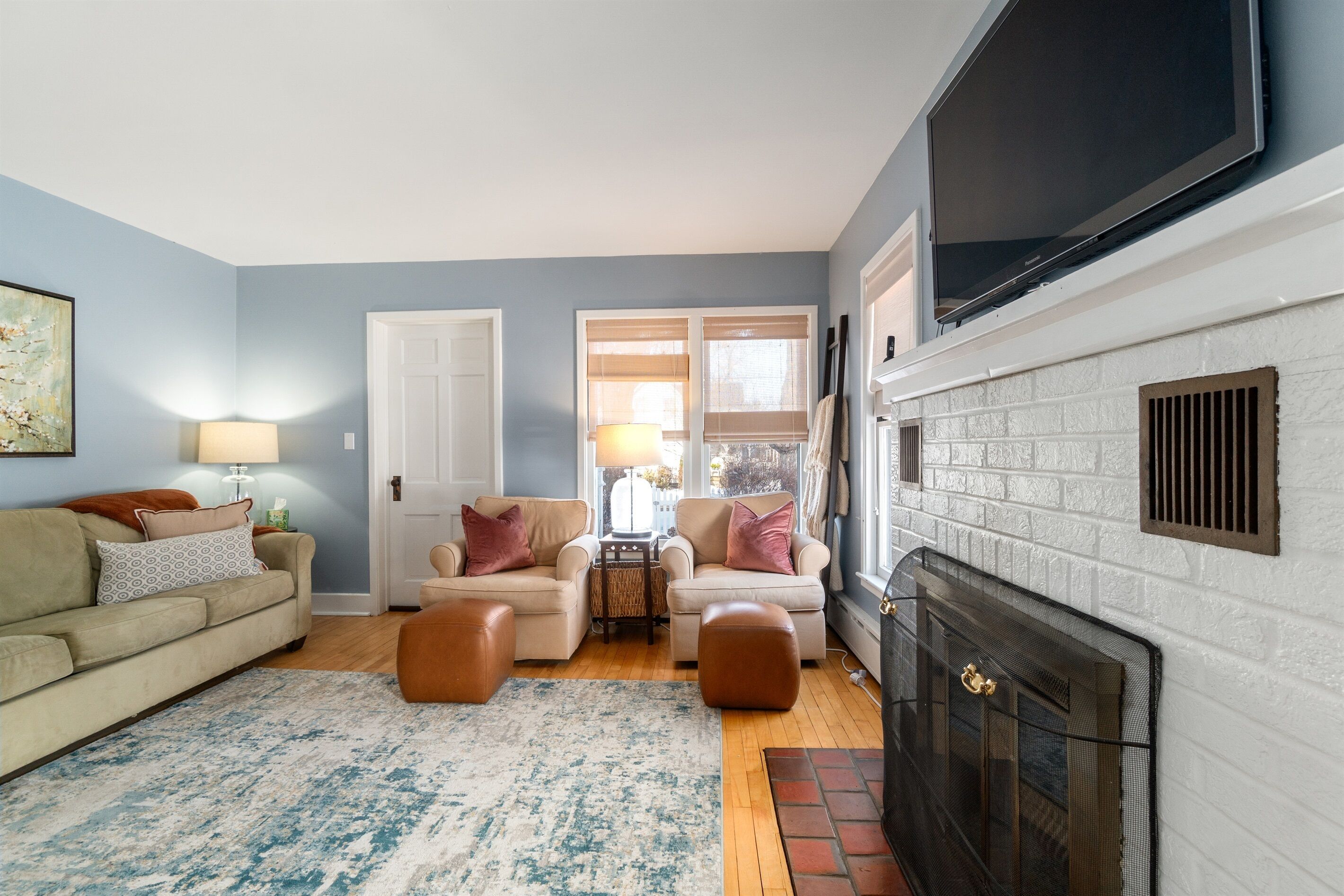 Een smart-tv en een open haard