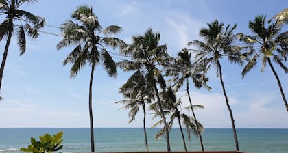 Ingels Beach Villa - Absolutely Beachfront