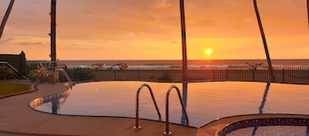 Ingels Beach Villa - Absolutely Beachfront