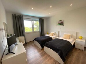 3 bedrooms, free WiFi, bed sheets