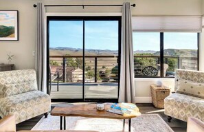 Smart TV, reproductor de DVD, libros y videoteca 