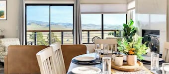 Fully Renovated with Views of the Mountains and Spa!