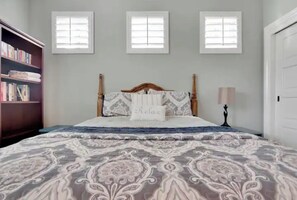 2 bedrooms, travel crib, free WiFi, bed sheets - Spacious Apartment in Wine Country (Templeton)
