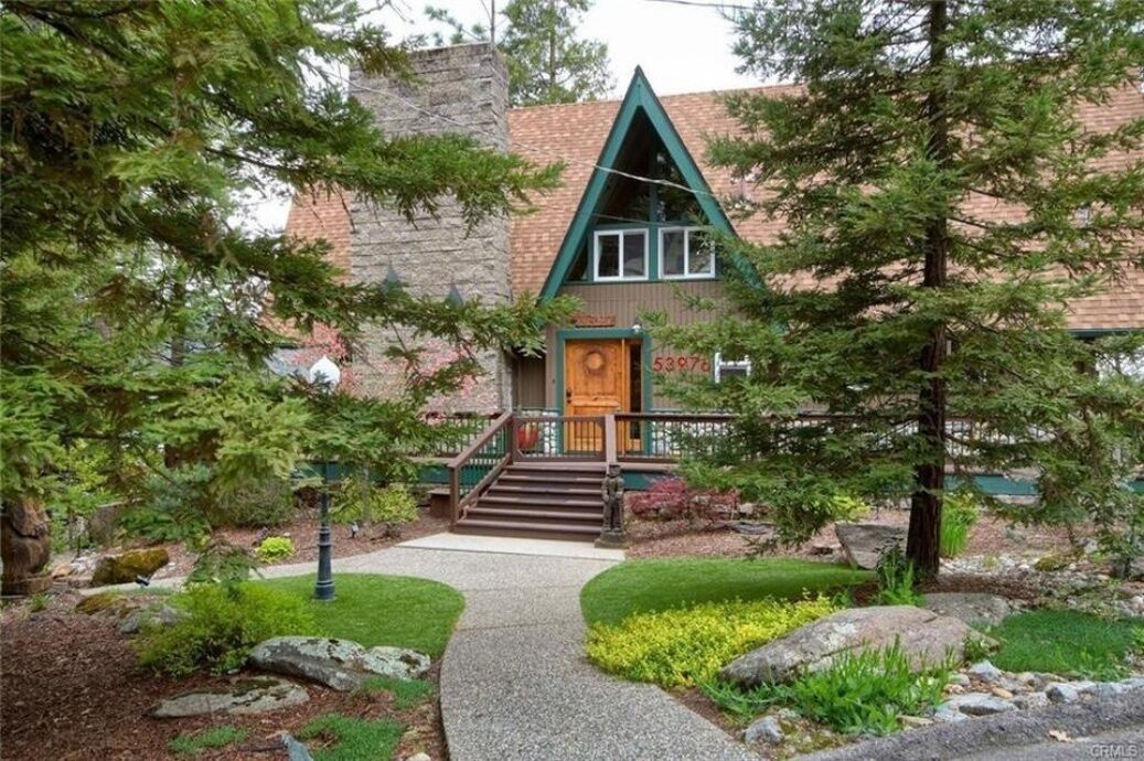 Knotty Pine A-Frame Cabin steps to Bass Lake!