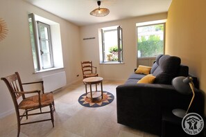 TV - Gîte du Château de la Terrière (CERCIE)