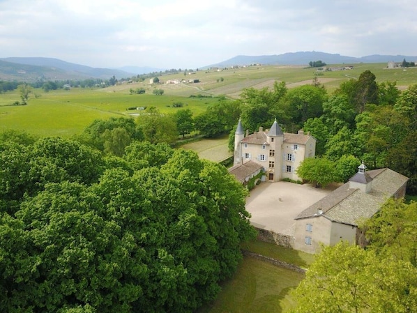 Exterior - Gîte du Château de la Terrière (CERCIE)