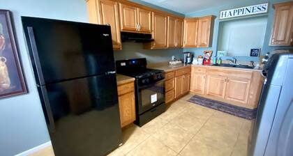 Downtown Cottage walking distance from Medical Center Hospital & Starbucks