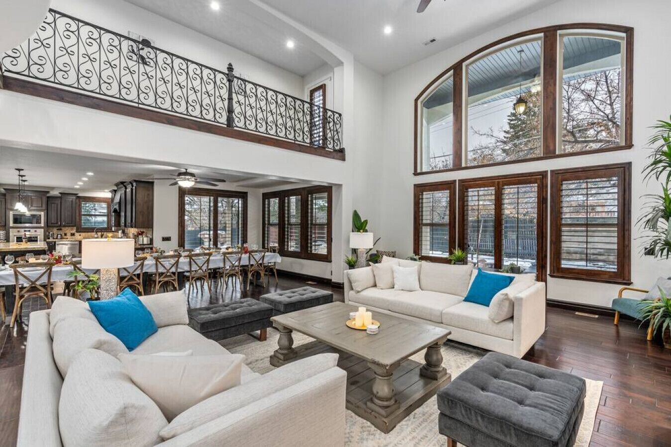 Smart TV, fireplace, table tennis, stereo