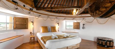 2 عدّة غرف نوم وملاءات أسرّة