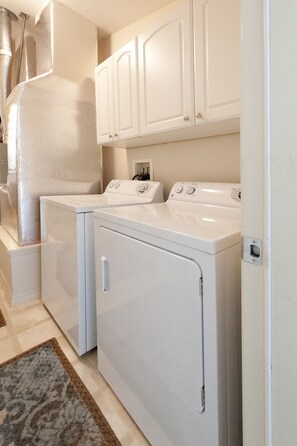 Interior - 50 minutes from Orlando! Family-sized Ranch with Cable and Wi-Fi in The Villages (The Villages)